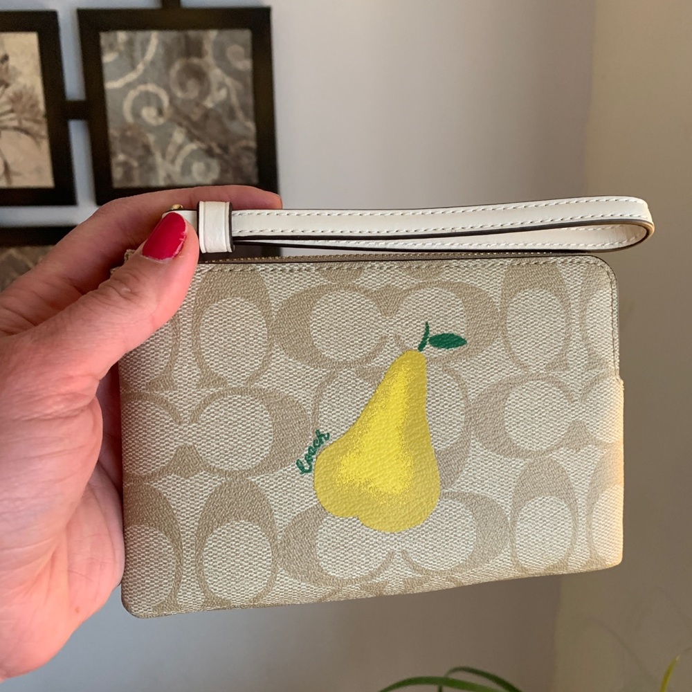Authentic COACH Signature Coated leather PEAR zip top wristlet - Picture 2 of 8